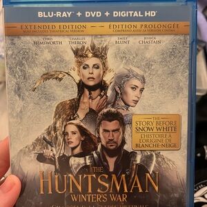 The Huntsman: Winter's War Blu-ray + DVD + Digital HD Extended Edition